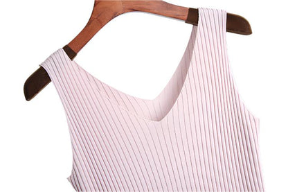 Sunken Stripe Slim Stretch Sleeveless Knitted V-Neck Top