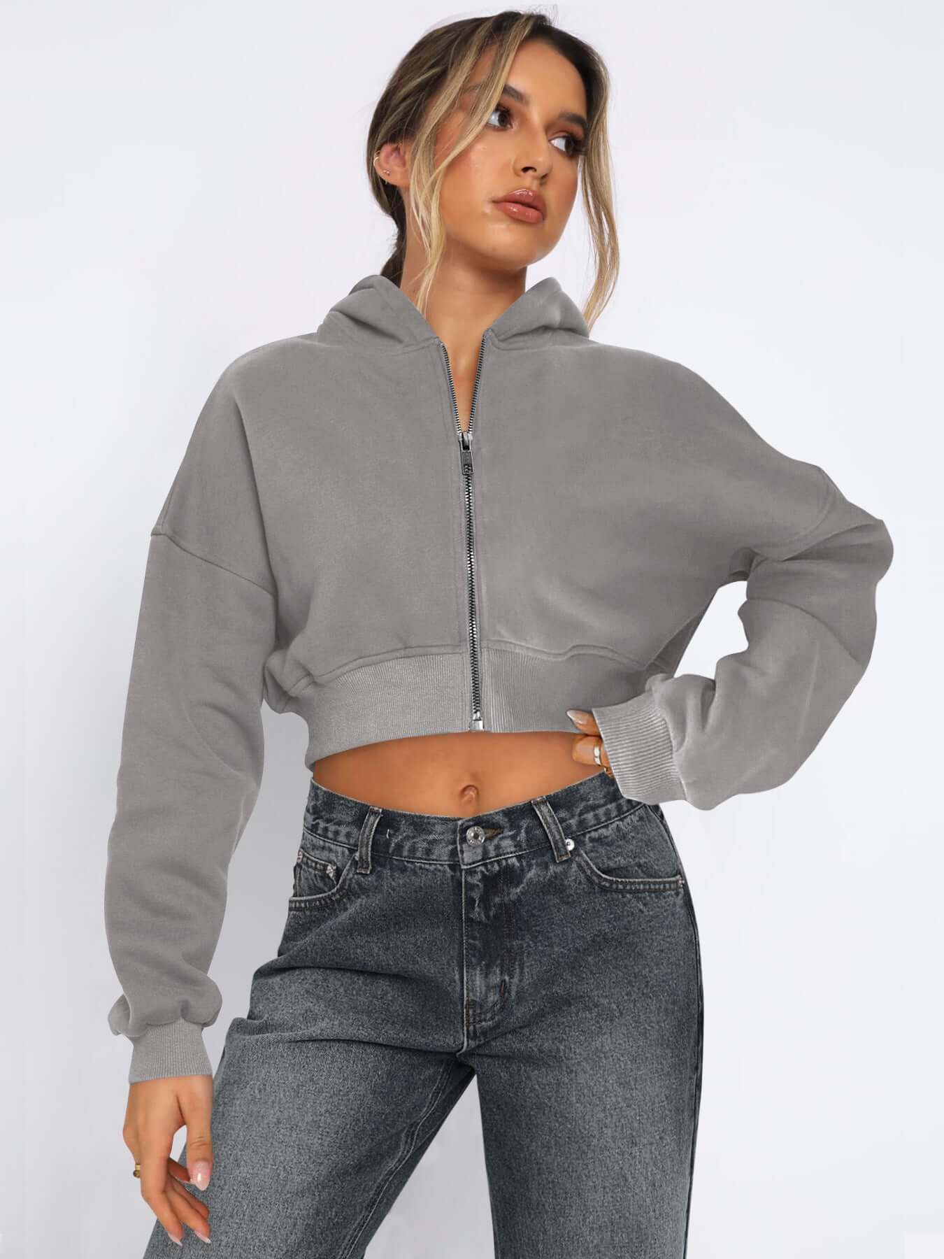 Casual long-sleeved fleece zipper hoodie in gray, paired with high-waisted jeans, perfect for spring and fall fashion.